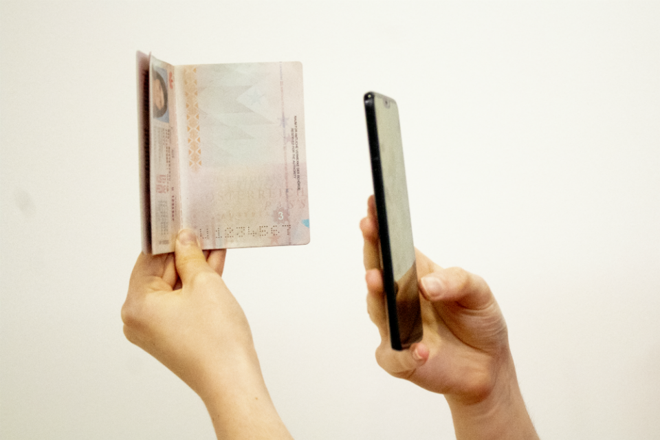 Using the 'UK Immigration: ID Check' app - GOV.UK